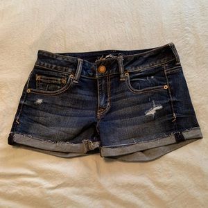 Disarressed cuffed denim shorts
